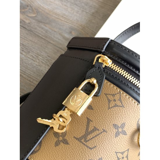 20231125 p540 Top Original Order ✨ The M43986 Yellow Flower VANITY handbag draws inspiration from the long-standing LV Cannes makeup box design and women's art director Nicolas Ghesquire. This semi hard handbag reproduces the classic charm of the past. Th
