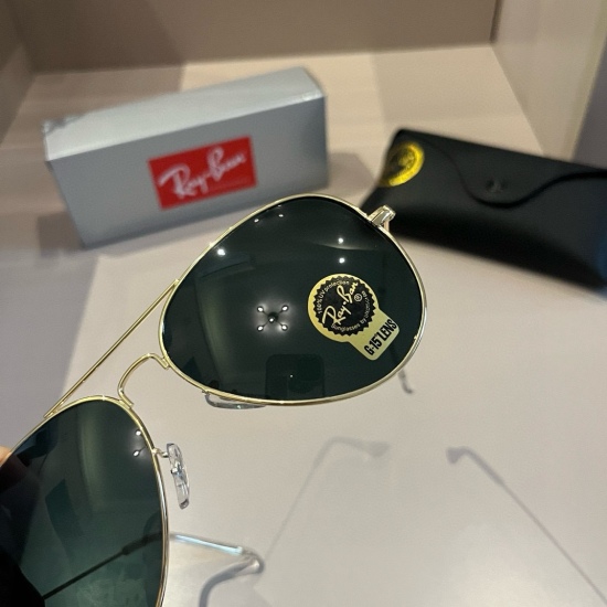 220240401 85 RayBan's classic flying mirror series, as one of the symbols of the United States Air Force, is highly sought after by various celebrities and always leads the world trend. With an timeless style and endless inspiration, it has always been in