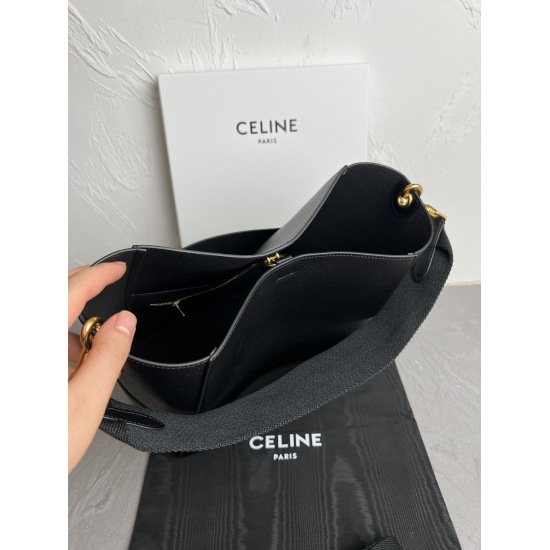 20240315 P1050 [CELINE] The Sangle Seau lychee patterned cowhide bucket bag is simple and low-key, with side pockets around for easy to hold small items. The inner compartment is also more practical, meeting daily commuting needs. It can be used for compu