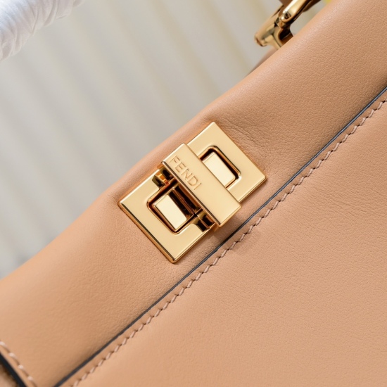 2024/03/07 940 FENDI PEEKABOO~Imported top layer calf leather has a delicate and soft feel, simple and elegant design, and exquisite craftsmanship. Every small detail can let you experience our commitment to quality. 23cm model 2341