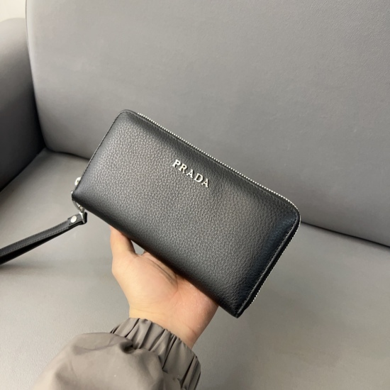 2023.11.06 P135 Prada Embossed Cowhide Handbag Multi Card Wallet Handbag features exquisite inlay craftsmanship, classic and versatile physical photography and delivery. Small ticket dustproof bag gift box 21 x 11cm