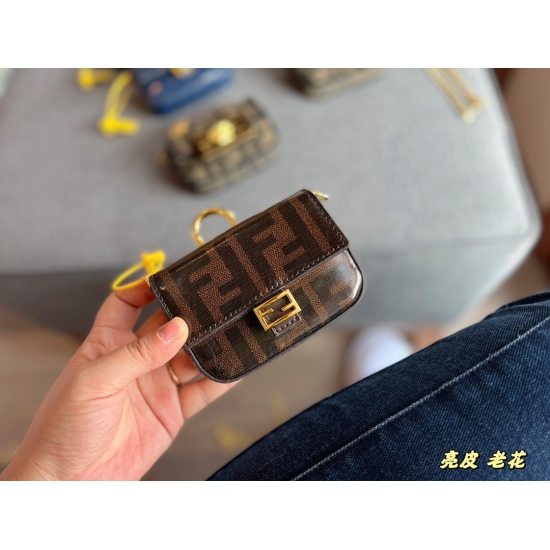 2023.10.26 145 box size: 11 * 8cm Fendi Fendi mini bag This little cute! So small, the concave shape is very cute! Super age reduction! ⚠️ Can't put my phone down