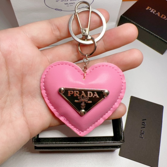 20240401 100PRADA (Prada) This year's Prada is simply the latest hot selling triangular keychain and a must-have item. Buy it early, wear it early, and go out on the street~It looks great! Super Versatile Utilization Rate Full Score Lisa, Same Western Sty