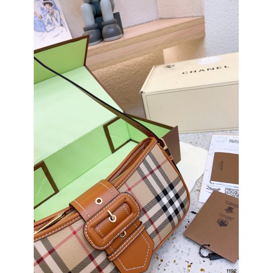2023.11.17 P210 Folding Gift Box Packaging Burberry Underarm Bag BURBERRY (Original Order) Burberry Counter Latest Practical and Durable Matching Cowhide Four Seasons Essential Lin Xinru and Other Major Stars Same Size 24