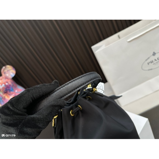 2023.11.06 185 Folding Box PRADA Prada Bucket Bag Love Bucket Bag!! The highest daily utilization rate! A bag that is suitable for both leisure and work, with a size of 18.22cm