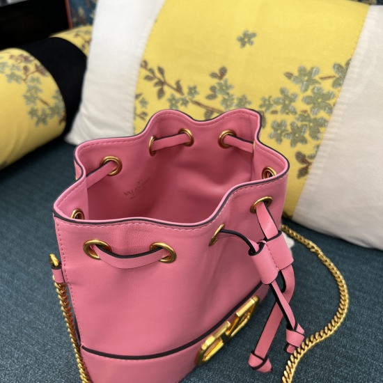 20240316 Original Order 780 Model: 2083-VLOGO Signature Mini Sheepskin Water Bucket Bag - Vintage Brass Aging Effect Treatment Logo and Accessories - Drawstring Opening and Closing - Chain Shoulder Strap - Dimensions: W 20x H 17x D 8.5cm