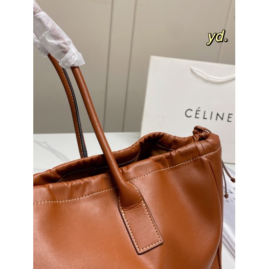 March 30, 2023 P230 (no box) size: 4327Celine New Tote Bag Shopping Bag: Embossed Arc de Triomphe ➕ The lace up design is lightweight and simple, with a large design capacity that can hold various styles