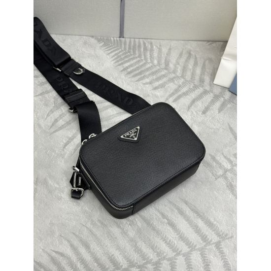 March 12, 2024 Original Order 610 Special Grade 730 Cross Pattern ✨ New camera bag ✨ The 2VH070 arrival counter features a new box shaped camera bag with a triangular enamel logo that accentuates an elegant temperament. The bag is made of imported cross p