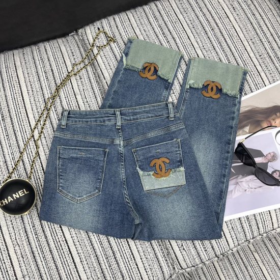 12.21.2023 P210 Strongly recommend the 23 year Cha * new patchwork leg double C logo jeans with a vintage style and a good SML design