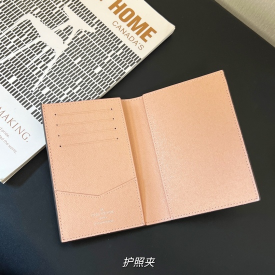2023.07.11  ❗ New product arrival ❗ LV passport folder 44 styles This passport case is made of Damier Grahite canvas, and presents the high spirited attitude of exotic animals with elegant colors and Passport stamp patterns. The sleek confi