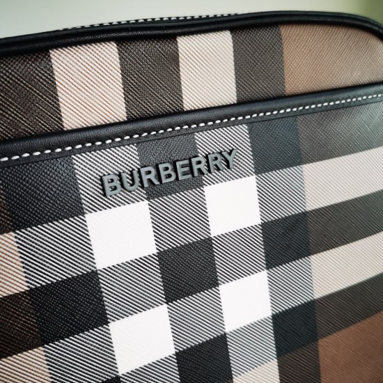 2024.03.09p550 Exquisite diagonal backpack, crafted with Burberry plaid and smooth leather material. The front of this exquisite piece is adorned with Burberry's three-dimensional letter logo, which is 25 x 5 x 18cm. At least 30% of the main materials use