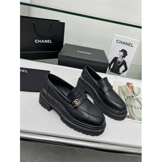 On November 19, 2023, P290CHANEL (Chanel) is the latest Lefu shoes for autumn and winter 2023. The upper adopts the original oil edge technology, and the original wear-resistant plush rubber combination has a thick but not heavy outsole. ✨ Fashionable and