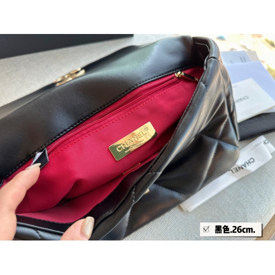On October 13, 2023, 225 (with box) size: 2616cm, Xiaoxiangjia 19bag achieves the best cost-effectiveness. The leather material has been upgraded again with a high-quality texture