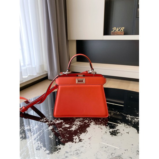 On March 7, 2024, the original 910 Super 1030 combines minimalist and modern lines in the classic appearance of the kitten series, with a unique and compact proportion, maintaining various representative details of Fendi's signature style. Napa sheepskin 