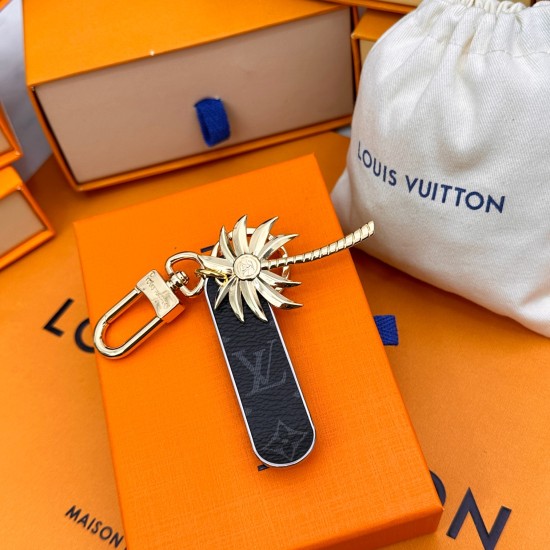 2023.07.11  M01015 2023 New LV/Louis Vuitton CALI SKATING Coconut Tree Keychain