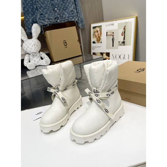 2023.09.29 P3102022UGG New Little Martin's Unique Thermal Design ✨ The upper is made of premium Australian top layer mixed sheepskin, which is super warm ➕ Real wool lining with fashionable and versatile elements, upgraded version with exclusive private m