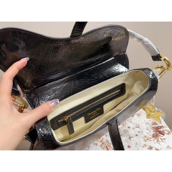 2023.10.07 P250 folding box ⚠️ Size 24.18 Dior Saddle Bag ✅ Equipped with a star pendant, it's impossible to refuse to show off your temperament, sense of luxury, and a must-have collection of beauty