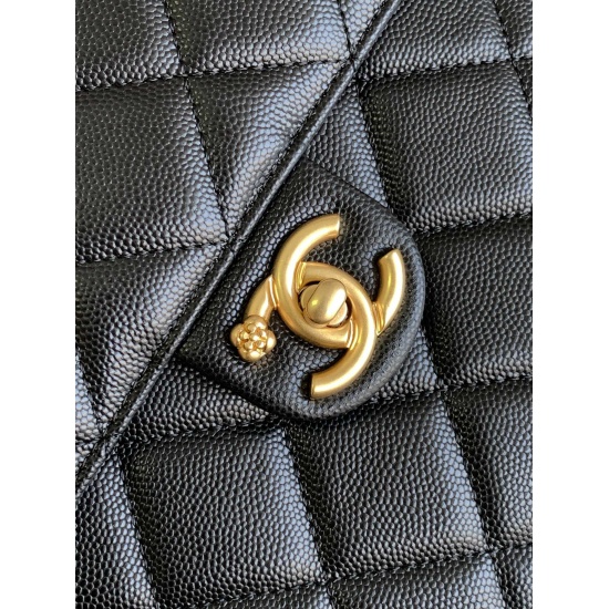 P1080 Chanel 23k backpack has always wanted to buy a backpack, but it's unlikely that Duma will wait for it in black. When SA posted this, it hit me hard. The black lychee skin with a vintage gold logo has a decent capacity, not a small waste bag. To be h