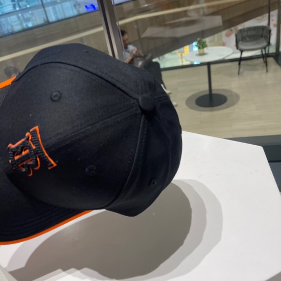 2023.07.22 Burberry's original Baseball cap, a new classic heavy industry embroidery original, likes the Baseball cap