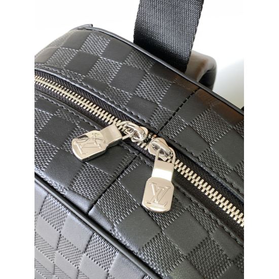 20231125 p710N40094 CAMPUS Backpack The Damier Infini leather of this Campus backpack presents a silver luster, reinterpreting the brand's classic Damier checkerboard with a textured texture. The silver zipper focuses on the line of sight, with multiple i