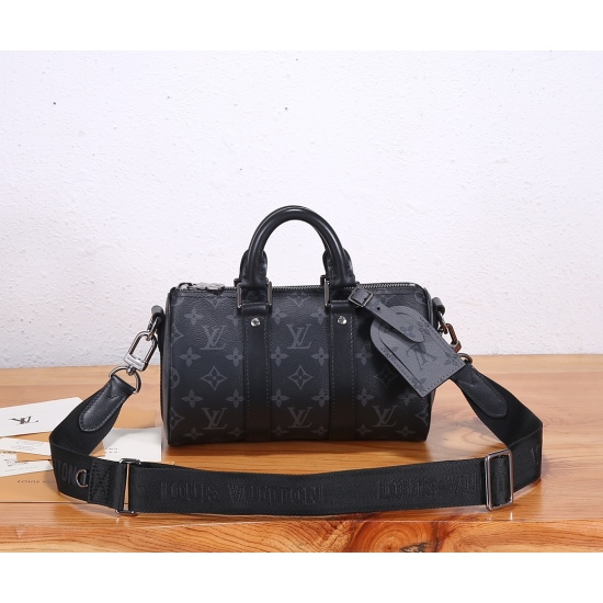 20231125 P500 ‼ Top grade original order, all steel hardware ‼ This Keepall 25 handbag is made of Monogram Eclipse Reverse canvas, showcasing the elegant and reinterpreted classic patterns of Louis Vuitton. Reinforced straps and leather nameplates continu