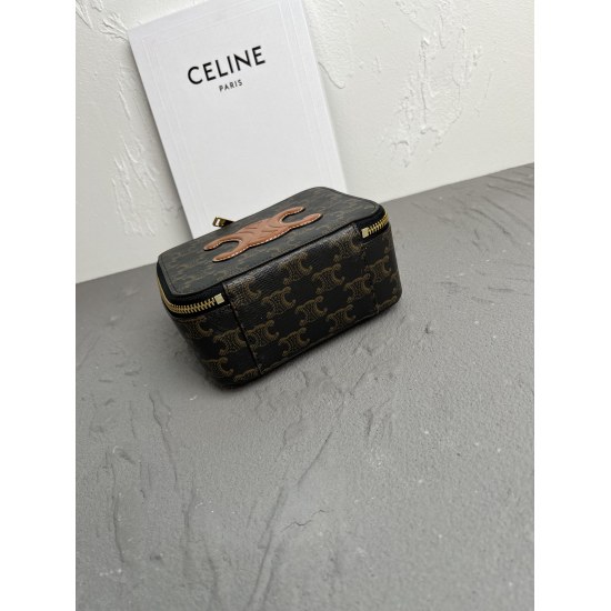 20240315 P750 CELIN-E 2023 Early Spring | Box On Chain Small Box New Small Box Launched ☑️～ Box body+adjustable chain shoulder strap, paired with the Triumphal Arch logo leather label, full of design sense, cute and special~the capacity is not small, it c