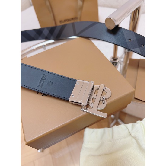 The Burberry counter features an Italian made belt with dual sided synchronization. The belt is made of leather and an exclusive logo printed on eco-friendly canvas. The belt is equipped with an exquisite and exclusive logo design. The buckle width is 3.5