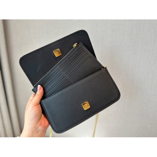 2023.09.03 195 box (new product) size: 20 * 11cmF Home Fendi New WOC Its advantages - cheap, good-looking, durable, small size, capacity and a small clip! Can be carried across the shoulder or as a handbag!