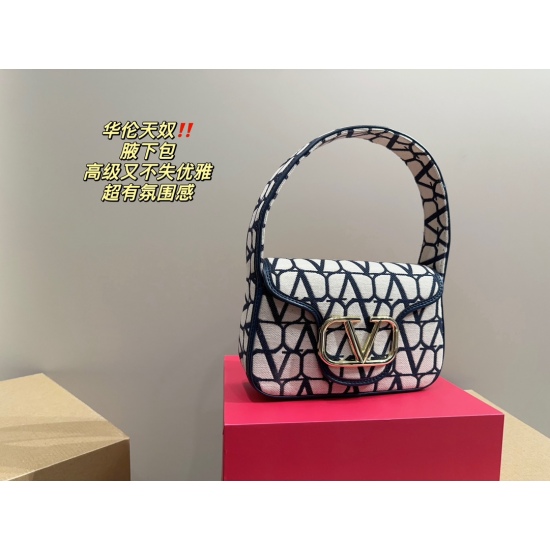 2023.11.10 P195 folding box ⚠ 22.11 The color matching of the Valentino underarm bag has a retro feel, and it is high-end yet elegant, with a sense of atmosphere. It is suitable for commuting, leisure, and dating