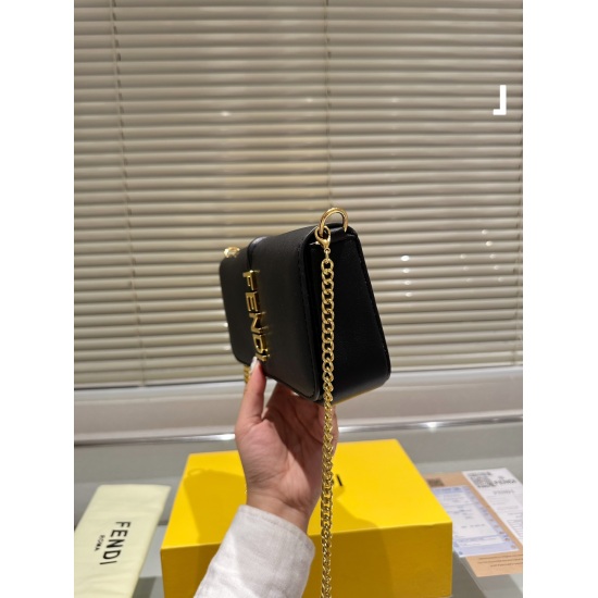 2023.10.26 P180 folding box ⚠️ Size 21.11 Fendi Fendi 2-in-1 Chain Bag is a timeless and versatile item, with a stunning upper body. This texture is worth having for little fairies
