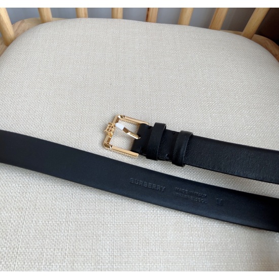 2024/03/06 p190 New Burberry Burberry counter synchronized with the launch of a new Italian refined belt made of decorative leather with bright lines. The buckle is adorned with the brand's exclusive logo. Width: 3.0cm. The best match for a refined and el