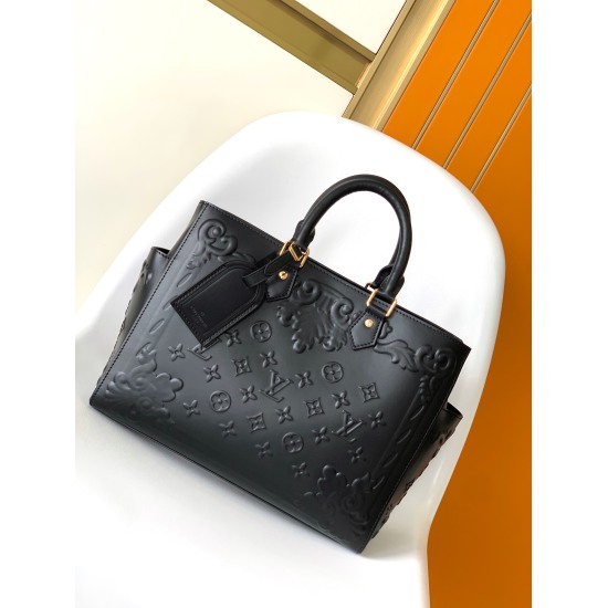 20231125 p1000 M44964 black top grade original single This Sac Plat handbag is from the LV Oroments series, with cow leather embossing resembling the grand relief of 18th century French countryside estates. The ample main compartment is equipped with pock