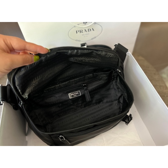 2023.11.06 240 no box (tactical bag) size: 40 * 20cmprad men's crossbody bag/chest bag/both sassy and A! Commuting is very useful! Unmatched advanced search prada men's bag