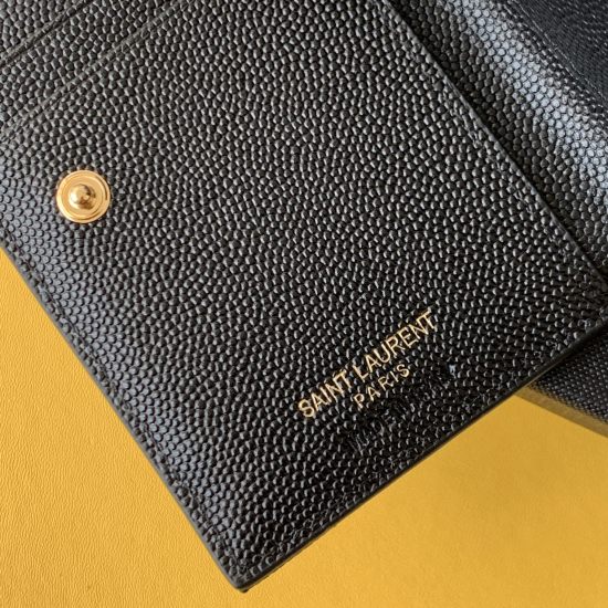 20231128 Batch: 370 ✨  The MONOGRAM two-piece zippered wallet features grain textured cowhide leather and a central metal link YSL logo ✅  Four fold buckle closure 8⃣ A card slot+ 2⃣ A flat pocket+ 1⃣ 1 paper currency slot+ 1⃣ A small change zipper bag [W