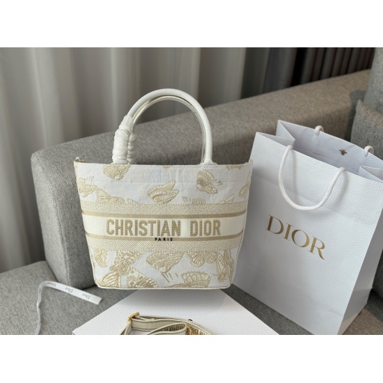 295 box size: bottom width 26, top width 40, height 22D home tote shopping bag/vegetable basket 23ss Christmas vegetable basket dynamic butterfly Paris girl's French romantic search dior tote tote
