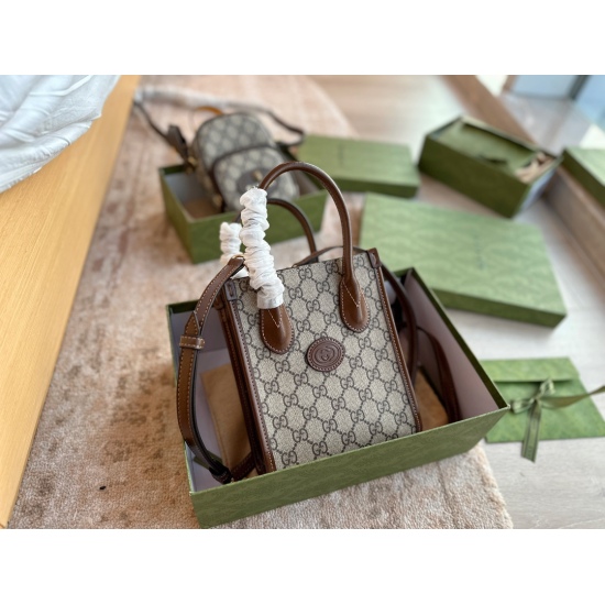 On March 3, 2023, 185 accessory box (upgraded version) size: 16 * 20cmGG mini tote (score bag), you can buy a bag again! The classic double G pattern has a very elegant feeling!! Unisex! Both Sa and A!