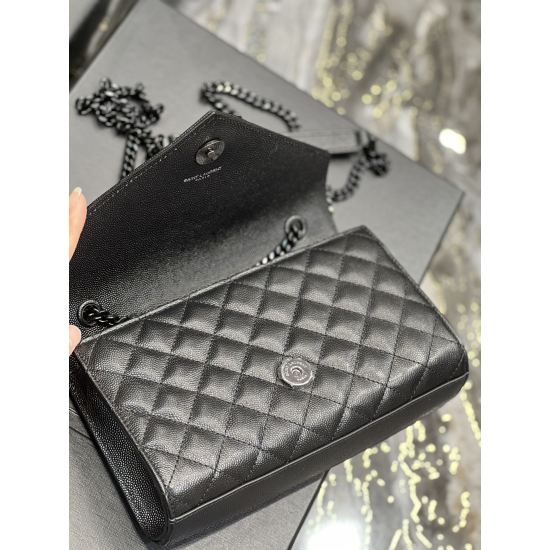 20231128 Batch: 630 # Envelope # Black Buckle Small Grain Embossed Quilted Pattern Genuine Leather Envelope Bag Classic is Eternal, Beautifying the Sky with V-Pattern and Diamondback Caviar Pattern, Very Durable, Italian Cowhide Paired with Bold Y Family 