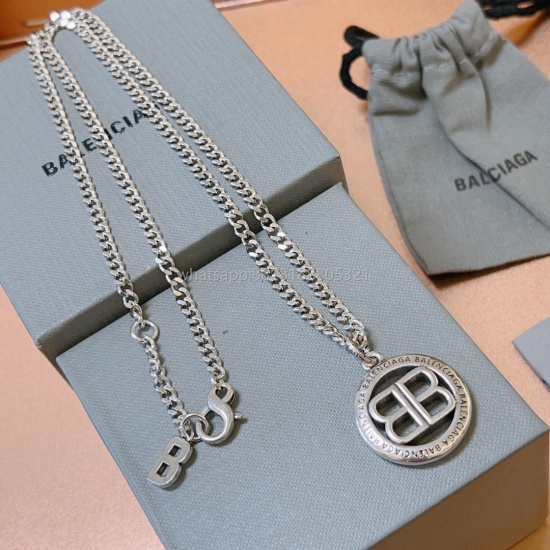 2023.07.23 5 Original goods New products Balenciaga necklaces Balenciaga new necklaces counter Consistent details Fine workmanship Each detail process in place Design process Fine popular models Shipping design Unique retro style Balenciaga necklaces