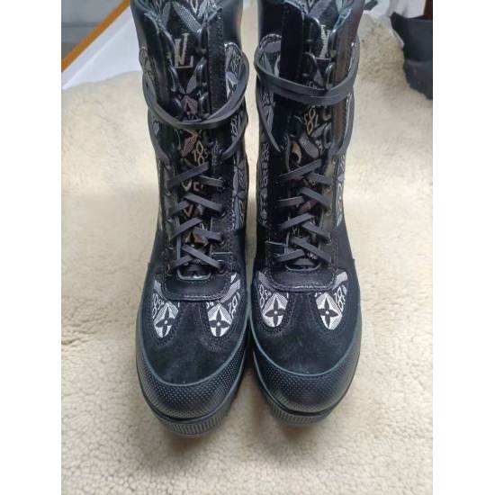 July 29, 2023 ¥ comes with a full set of packaging! Louis Vuitton LV Women's Lace up Short Boots Full Leather Thick Heel Thick Sole Martin Boots French OEM Original 1:1 Reproduction! The material is authentic! All made of 100% genuine leather! The sole is