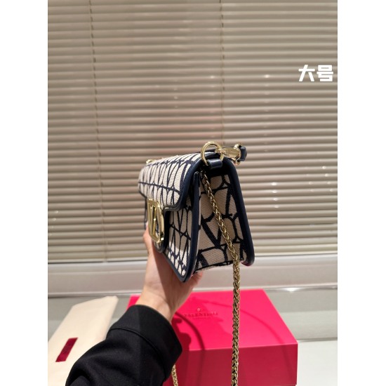 2023.11. 10 large P215 folding box ⚠️ Size 27.12 Small P205 Folding Box ⚠️ Size 20.10 Valentino Loco Chain Bag, Stunning and Stunning Upper Body, Real Madam, Too Textual. Don't Suck Up Too Much in Daily Shopping