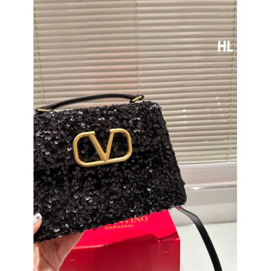 2023.11.10 P220 box matching ⚠️ Size 22 Valentino VSLING sequin handbag unlocks fashion charm cool and cute The most beautiful girl in the whole street