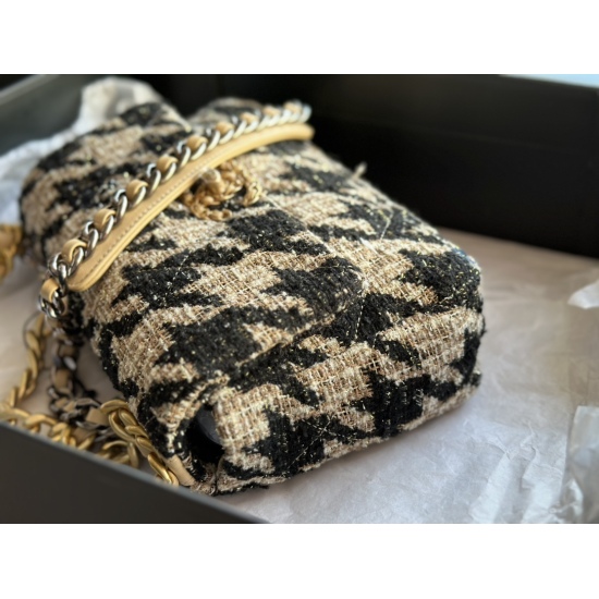 730CHANEL:: Model AS1161 #: Small 1160 #: Size: 30CM: Small 26CM: 2021 New Color: Autumn/Winter, Fleece Series: Thousand Bird Grid This bag is simply a combination of all classic elements of Xiaoxiang. Xiaoxiang MiLing grid pattern, leather chain bag, dou