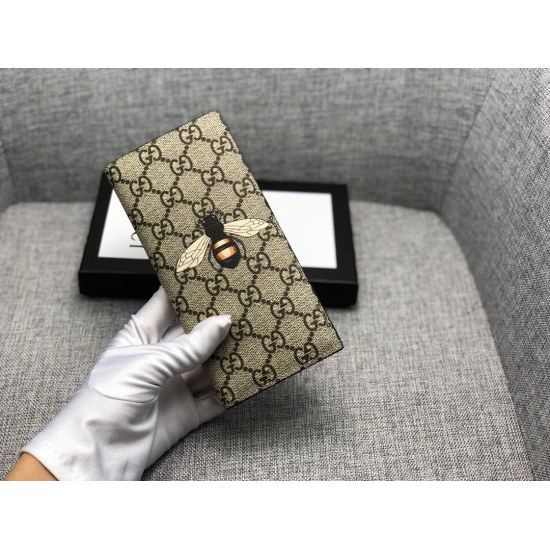 2023.07.06 [Product Name]: GUCCI [Product Model]: 451275 (Bee) [Product Quality]: Original [Product Material]: PVC [Product Specification]: 17.5 * 8.5 * 1.5 [Product Color]: Coffee [Product Description]: The latest popular suit with tiger head pri
