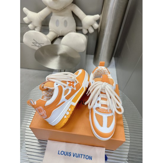 On November 17, 2024, LV Skate brand L family SKATE series 23ss new Tariner denim four leaf clover sports shoes, skateboard shoes, and couples purchased and developed the original version. This LV Skate sports shoe made its debut at the autumn/winter show