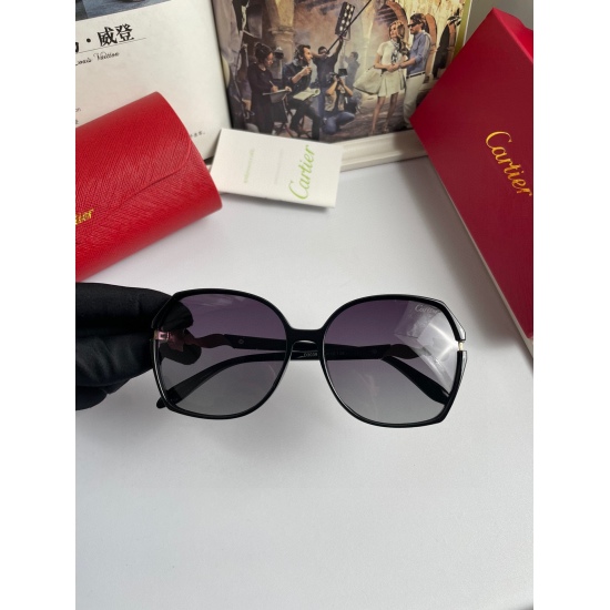 20240413: 80. New Cartier women's sunglasses PC frame combined with fox head mirror legs; Imported Polaroid high-definition polarized lenses. Versatile large frame sunglasses, look super nice and make your face look small when worn ❤️