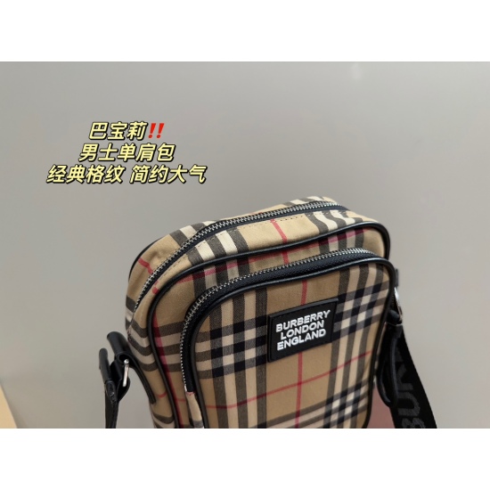 2023.11.17 P175 folding box ⚠ The size 17.24 Burberry Men's Shoulder Bag features a highly recognizable Burberry pattern, and the brand logo's decoration instantly enhances the look, making it particularly eye-catching. The design of the shoulder strap is