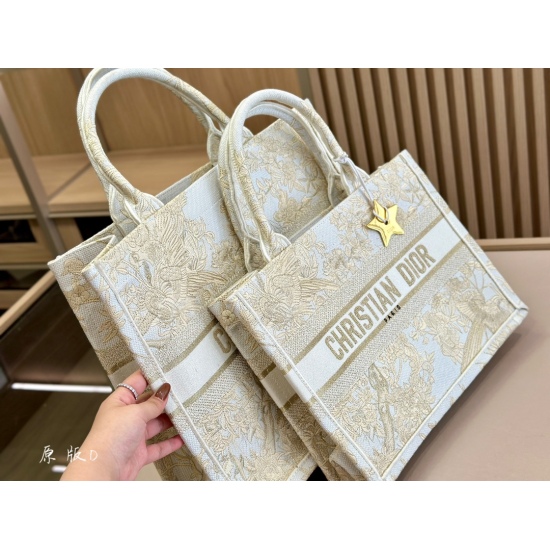 On October 7, 2023, 345 340 comes with a folding box, scarves, Dior, original fabric jacquard, Dior book tote. My favorite shopping bag tote of the year, which I have used the most, is Baodio. Due to its huge capacity, everything is placed inside, and of 