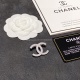 On July 23, 2023, the new Chanel brooch on the CHANEL Xiaoxiang counter is the latest accessory that understands women the most. Those women who put all their effort into being themselves often cherish the meaning of the brooch more. Ms. Chanel pinned the