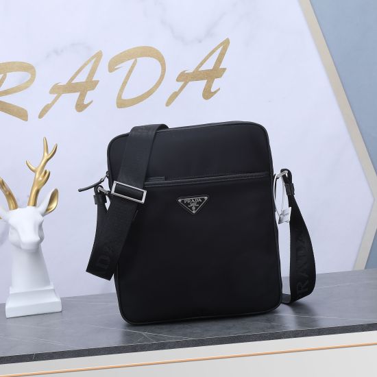 On March 12, 2024, 410 PRADA=P family men's singles shoulder bag, a super classic and best-selling item on the internet, with exquisite handmade details and a lightweight original waterproof fabric that has been popular among many people. 175 original qua
