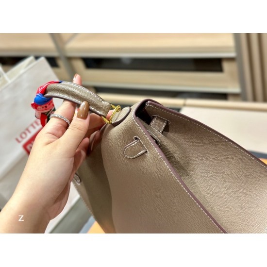 2023.10.29 295 with foldable box size: 25cm Hermes Kelly size is just right! Really, ma'am. Nice looking, ma'am ⚠️  The top layer cowhide bag is particularly textured!